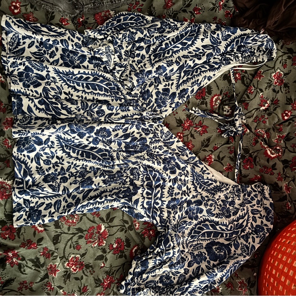Francesca's Collections Blue and White Floral Top